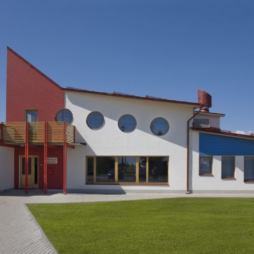 primary-school-building-2021-08-29-09-13-56-utc-min